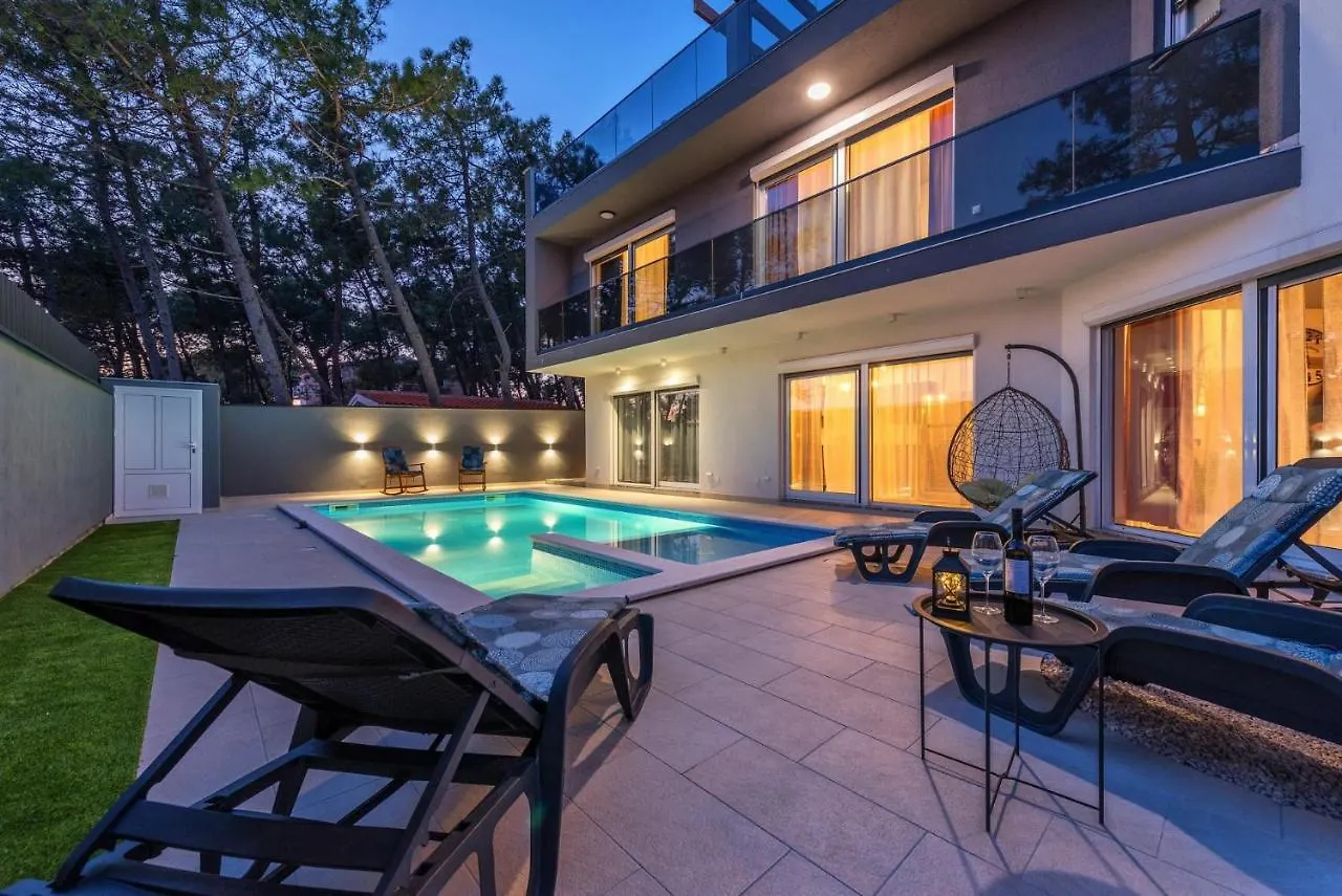 Villa Karlo Vir 0*,  Croatia